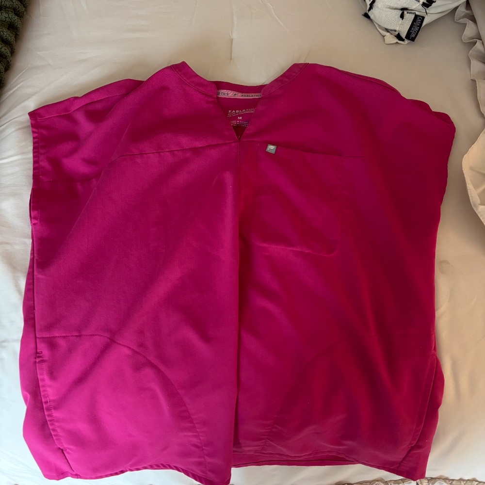Women’s Fabletics scrub top size medium